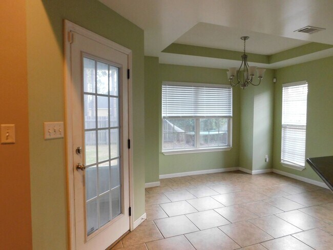 Building Photo - 3 bedroom in Crestwood S/D