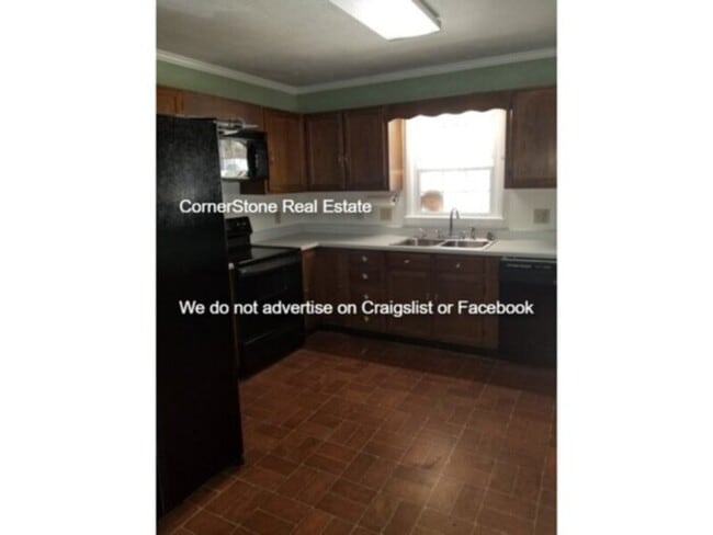 Building Photo - Ranch Style Home