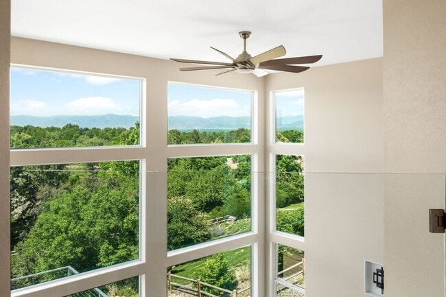 Building Photo - Luxury 6BD, 5BA Recently Remodeled Littlet...