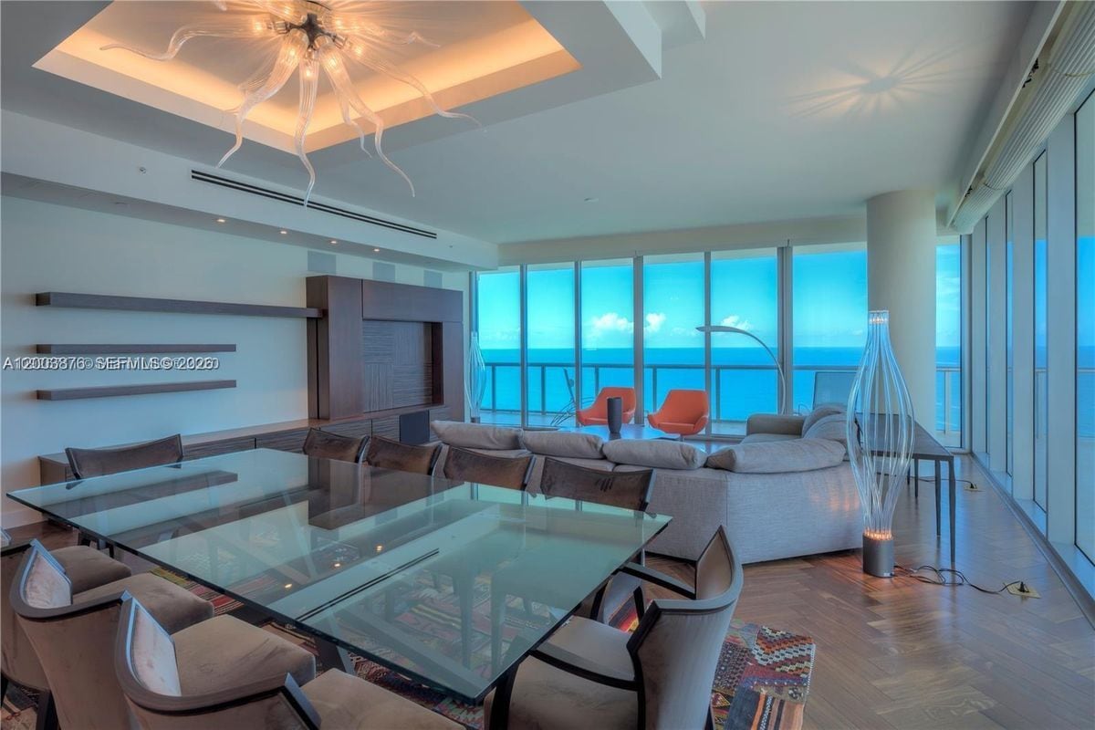 Building Photo - 17001 Collins Ave