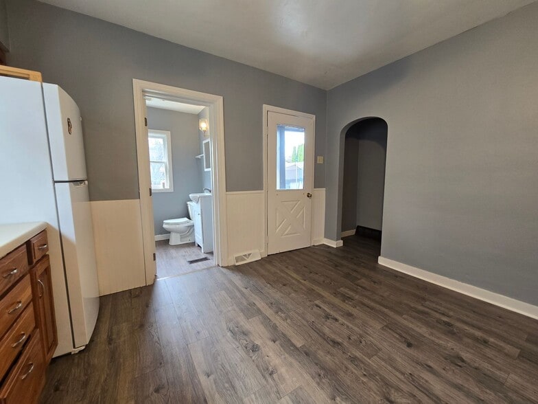 Building Photo - 62 Walnut St