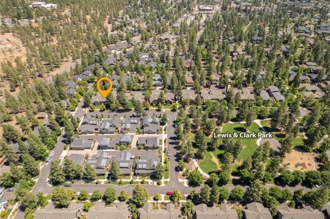 Building Photo - Charming Northwest Crossing Townhome!