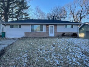 Building Photo - "Charming 3-Bed Sanctuary in St. Louis – Cozy Comfort Awaits on Ventura Drive!"  We accept sectio...