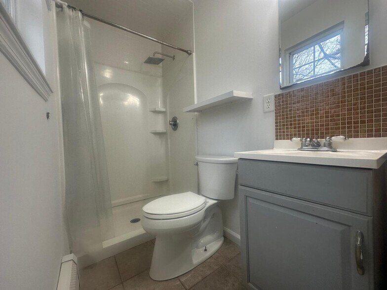 Building Photo - 83 Whittier Dr