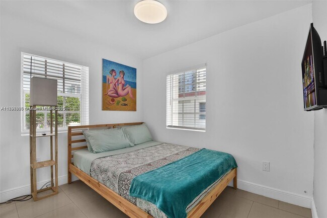 Building Photo - 6966 Byron Ave