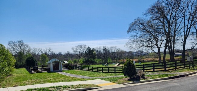 Building Photo - 836 Goswell Dr