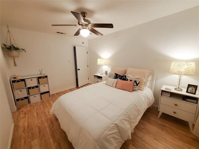 Building Photo - 924 Acorn Oaks Dr