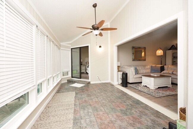 Building Photo - Great Bluewater Bay Location