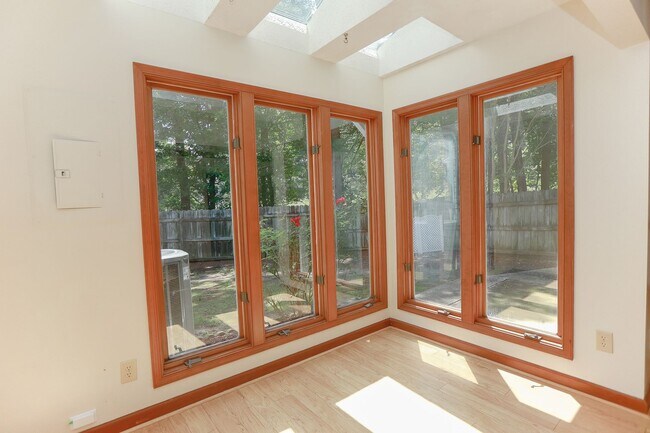 Building Photo - 200 Arabian Cir
