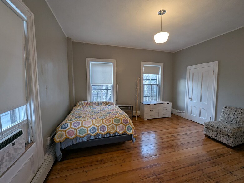 Building Photo - 178 Bowen St