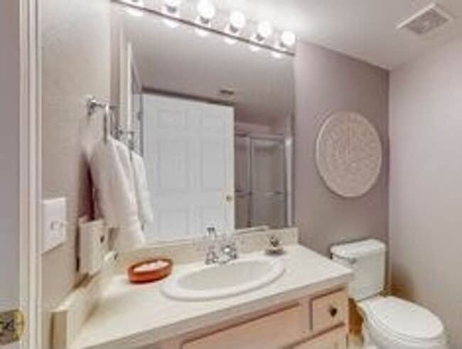 Building Photo - Cozy Two Bed/Two Bath Condo in Convenient ...