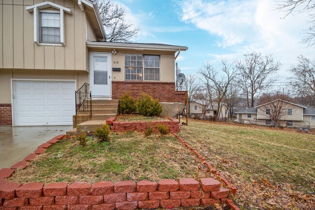 Building Photo - 618 E Johnston St