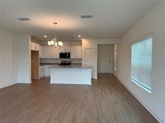 Building Photo - 410 Sequoia Dr