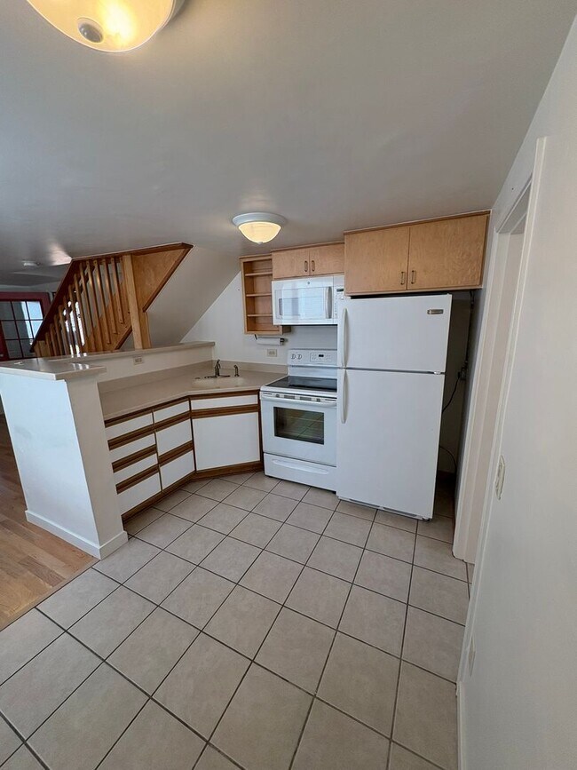 Building Photo - 550 Ray Ln