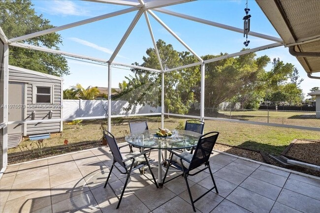 Building Photo - 1205 SW 29th Terrace