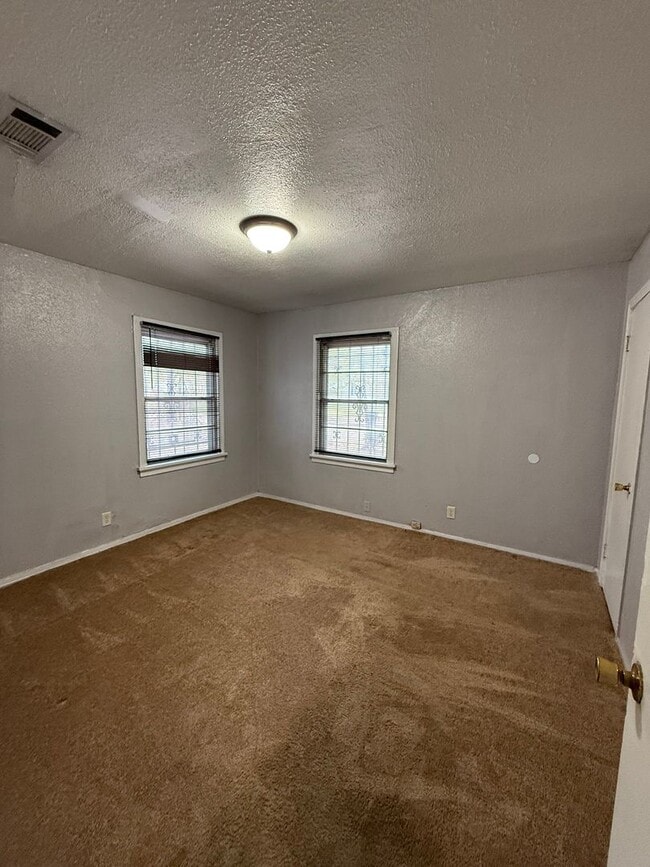 Building Photo - 2754 Lakehurst Ave