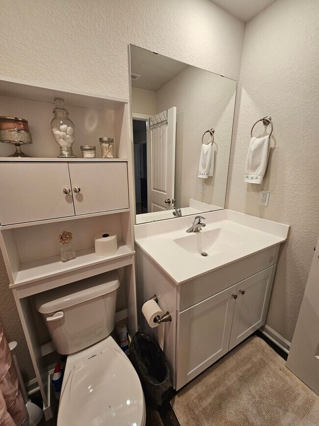 Building Photo - NEW LISTING!!!!!