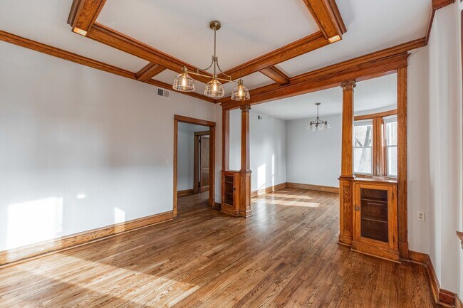 Building Photo - 2842 W Augusta Blvd