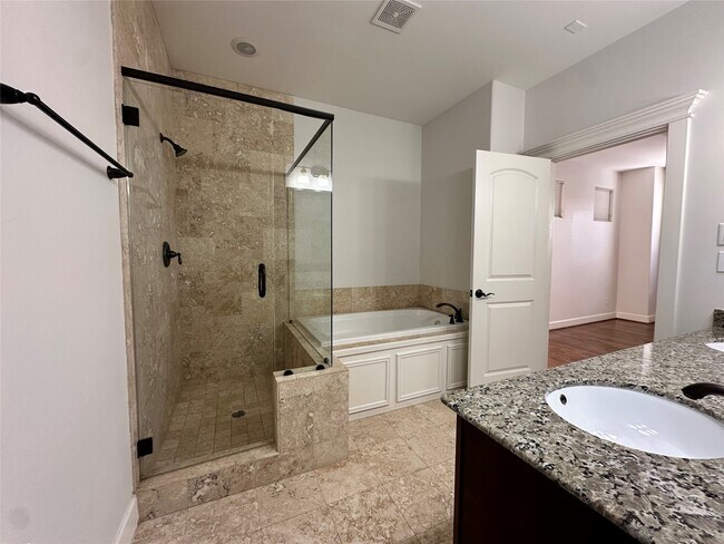 Building Photo - 615 W 27th St