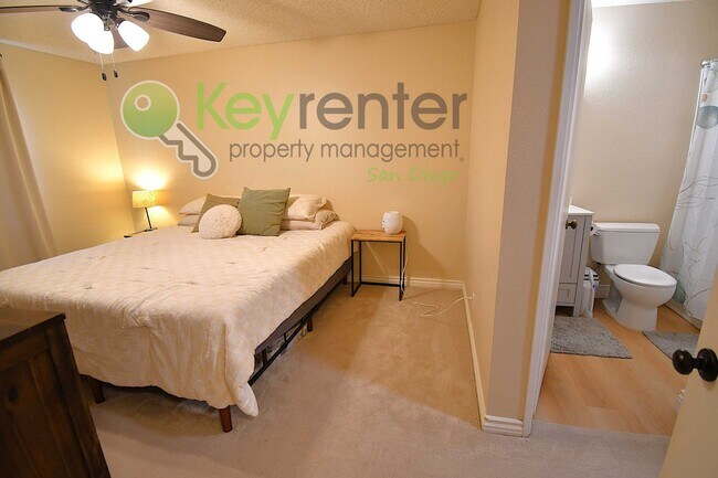 Building Photo - End-Unit Newly Remodeled Townhome in Clair...