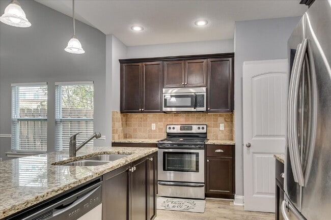 Building Photo - 665 Dunrobin Ln