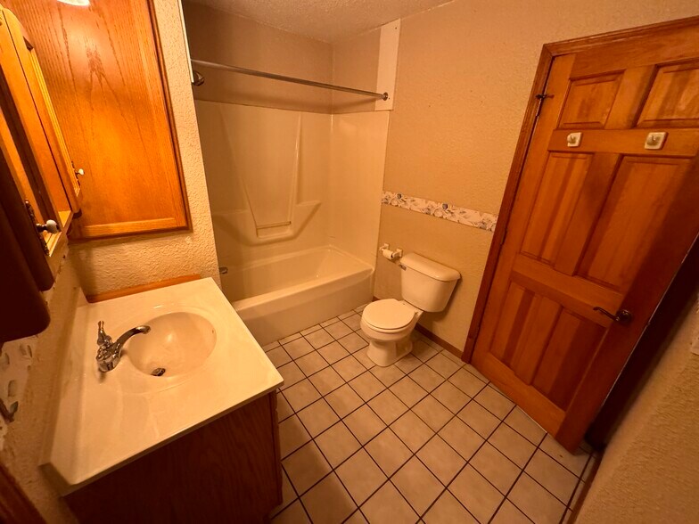 Building Photo - 1216 S 21st St