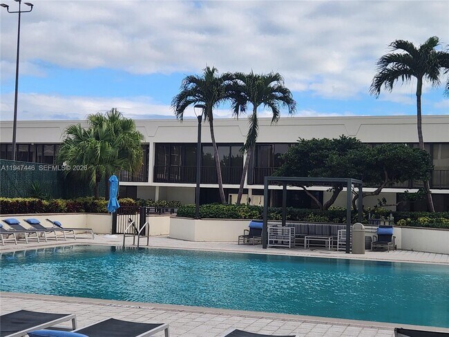 Building Photo - 1925 Brickell Ave