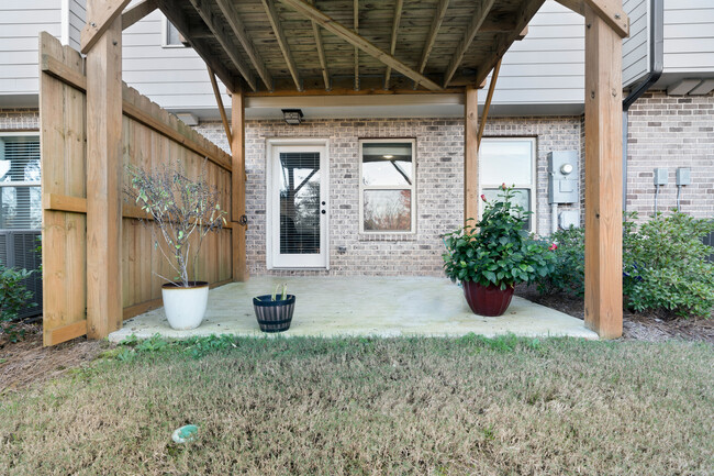 Building Photo - 7906 Laurel Crest Dr