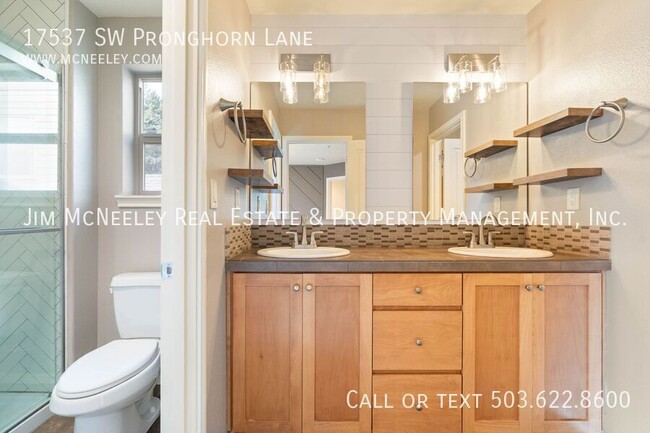 Building Photo - 17537 SW Pronghorn Ln