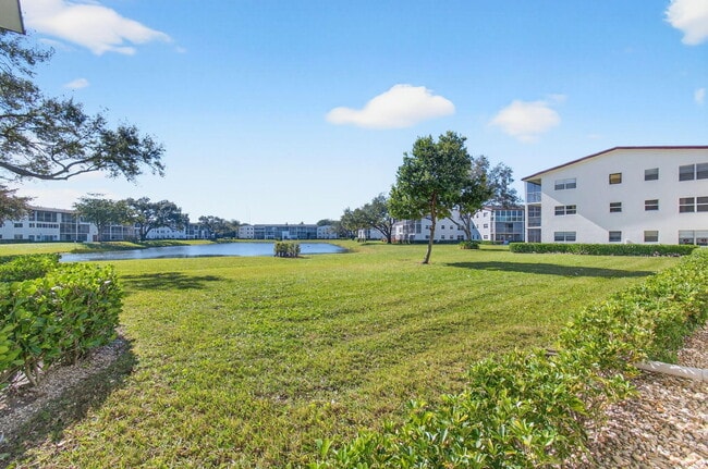 Building Photo - 33 Fanshaw A