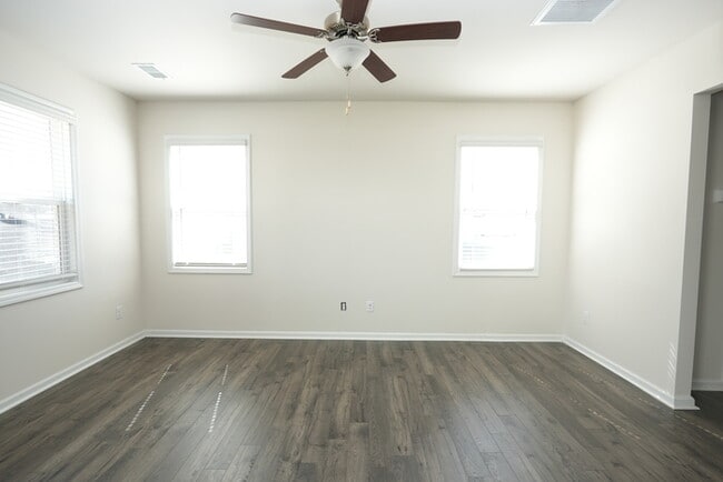 Building Photo - Beautiful 3-Bedroom 2-Baths Home with Gara...