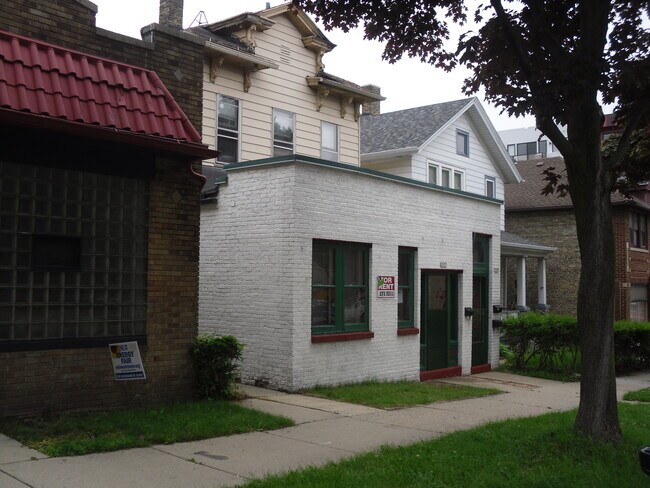 SECONG FLOOR UPPER - 1539 Jackson N St