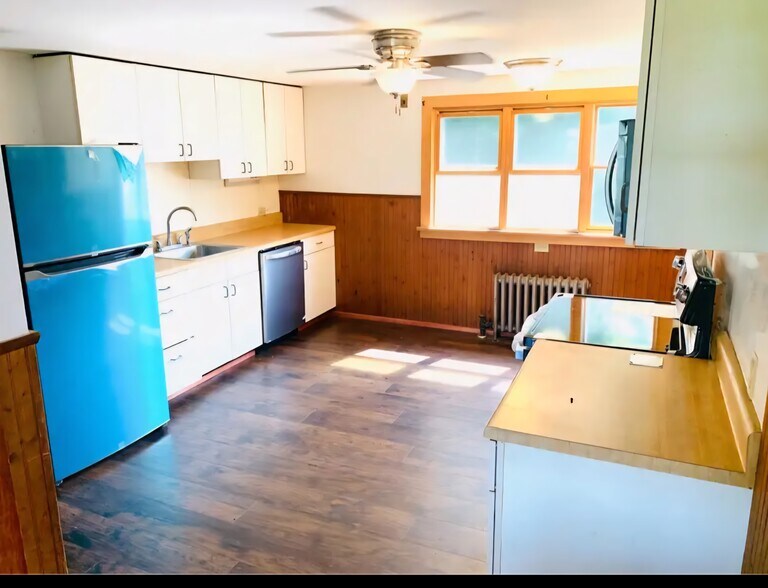 Primary Photo - 202 Grove Ave