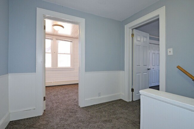 Building Photo - 3-bedroom, 1-bathroom***Available