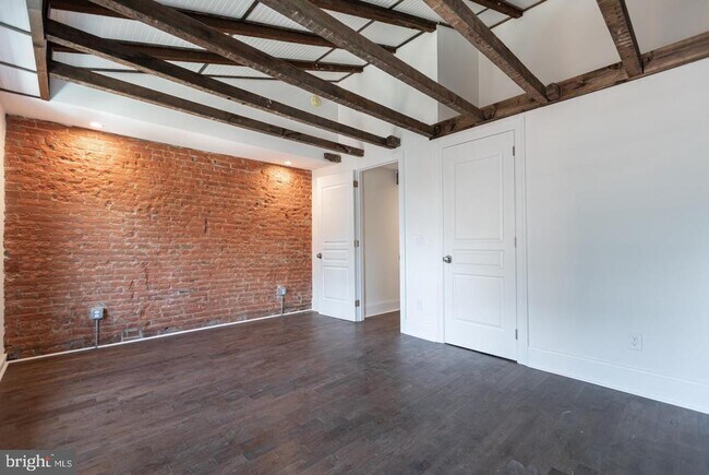 Building Photo - 130 W Laurel St