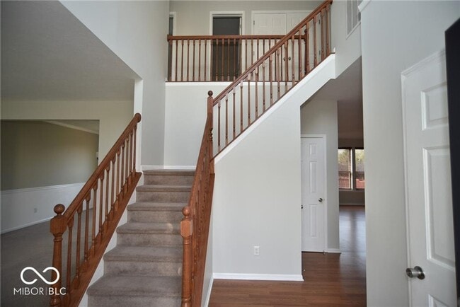 Building Photo - 5742 Cantigny Way N