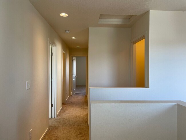 Building Photo - BEAUTIFUL 3 Bedroom 2.5 Bath Home! High Ce...