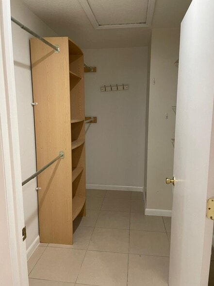 Closet - 4870 Purdy Ln