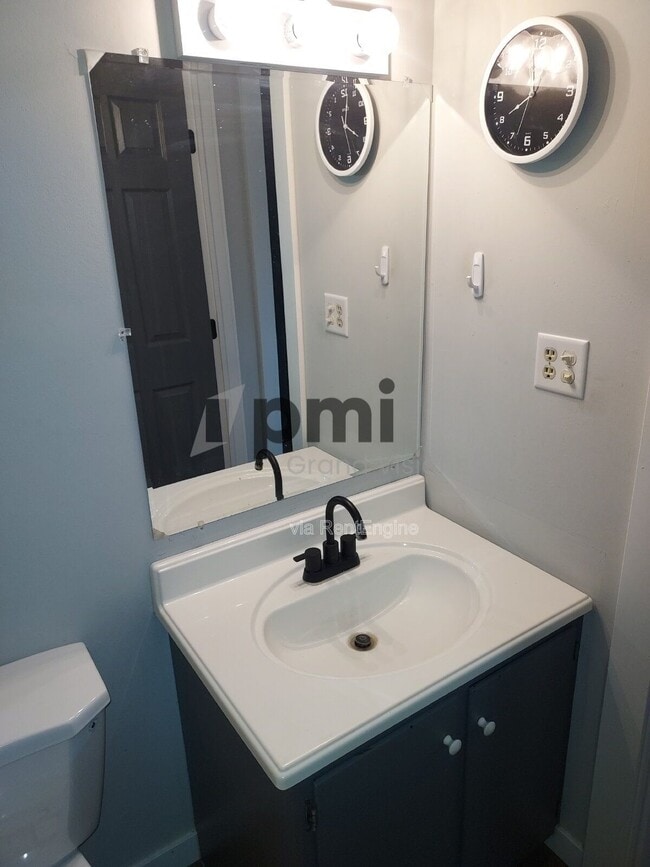 Building Photo - 465 E Main St