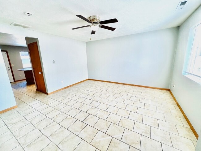 Building Photo - 1113 N Archer Ave