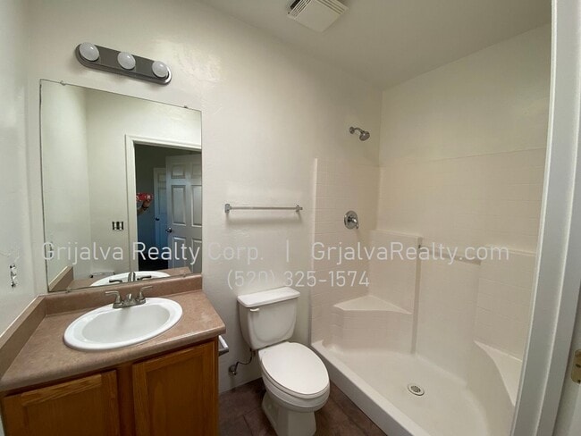 Building Photo - 2645 N Edith Blvd