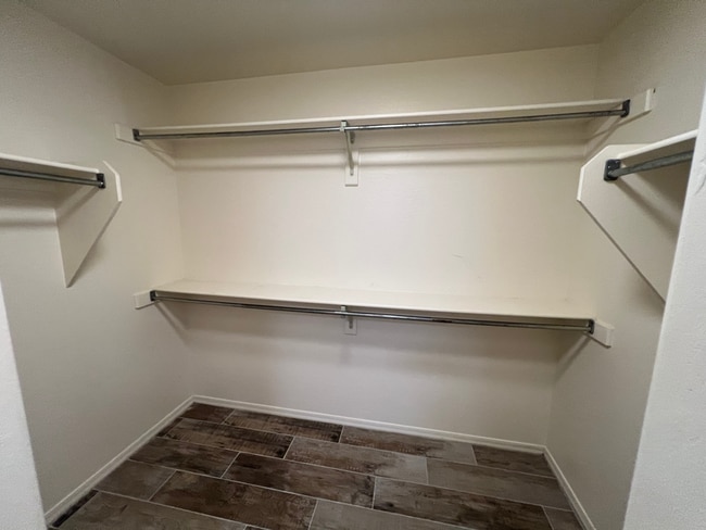 Building Photo - 910 N Swan Dr