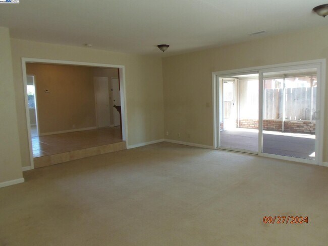 Building Photo - 8320 Davona Dr