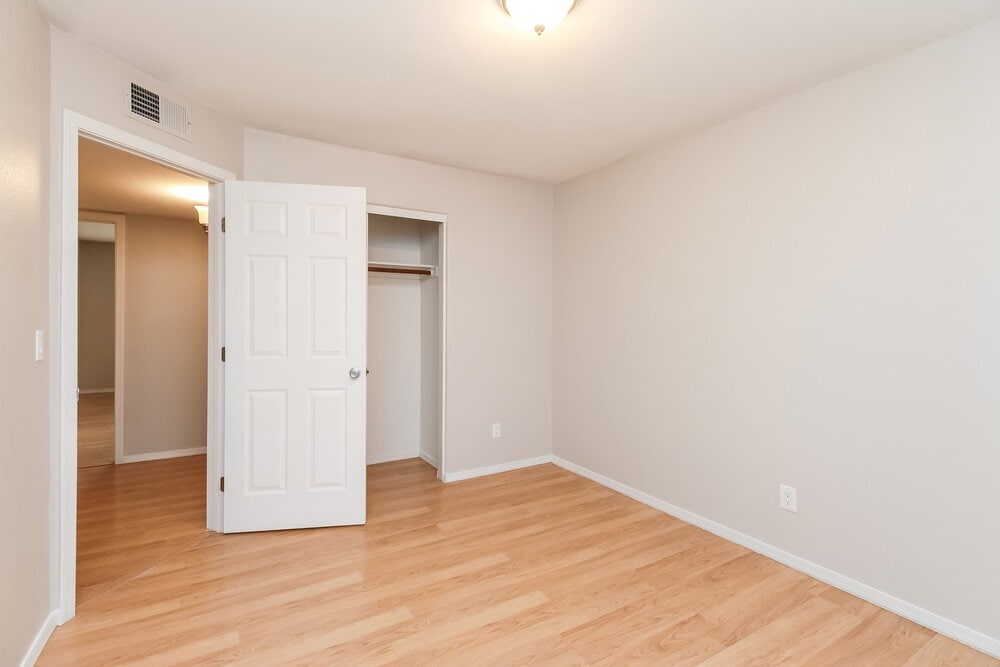 Building Photo - 1136 N Cottonwood Ct