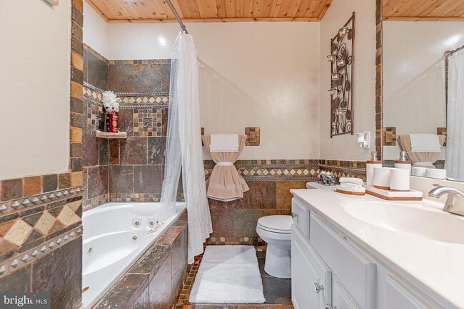 Building Photo - 321 Fountain St