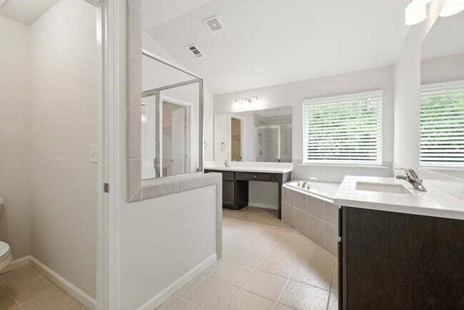 Building Photo - 6215 Vista Crossing Way