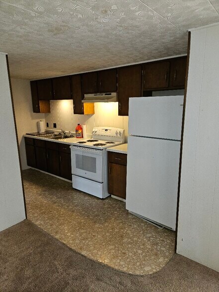 Building Photo - 70 Elm St