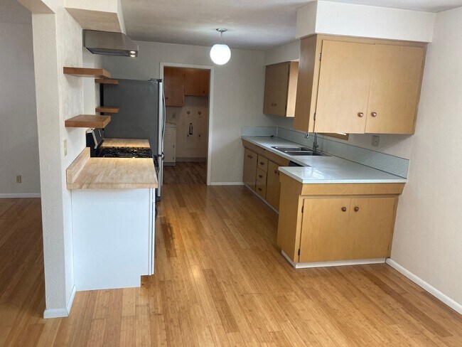 Building Photo - Mid-Century Four Bedroom in Candalaria, La...