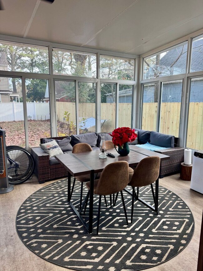 Building Photo - Centrally Located Updated Cape Cod!