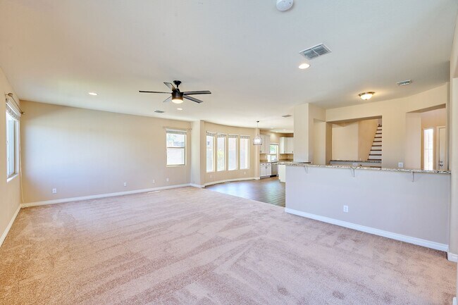 Building Photo - Lynx